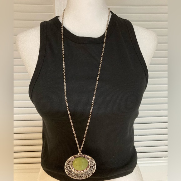 NWT Paparazzi Shade of Green & Silver Toned Necklace with Matching Earrings - Picture 7 of 12